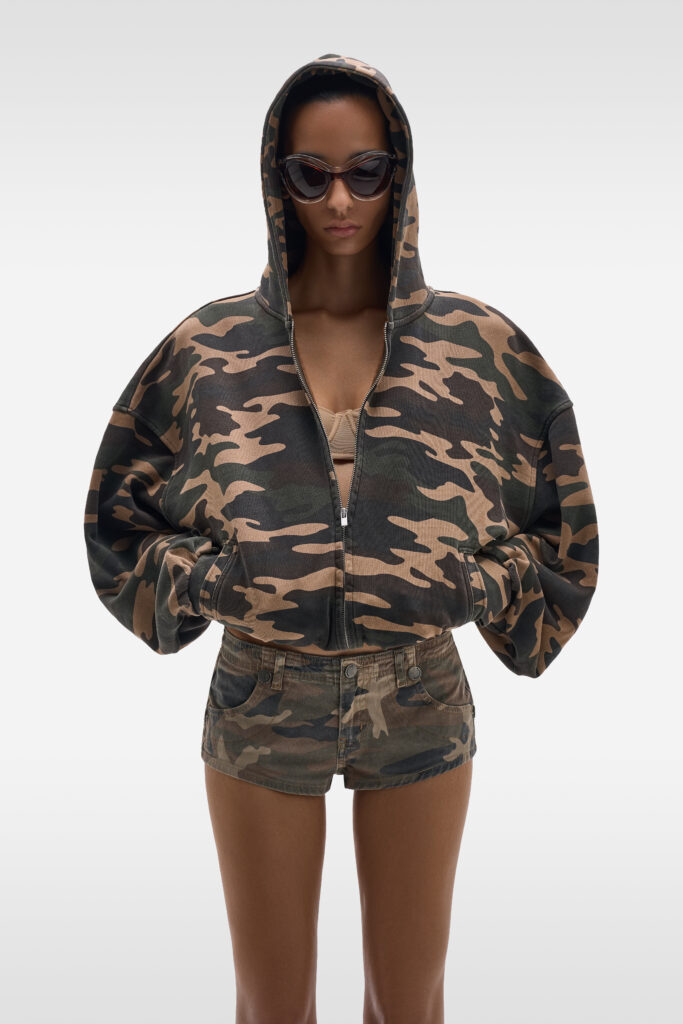 Худи over military
